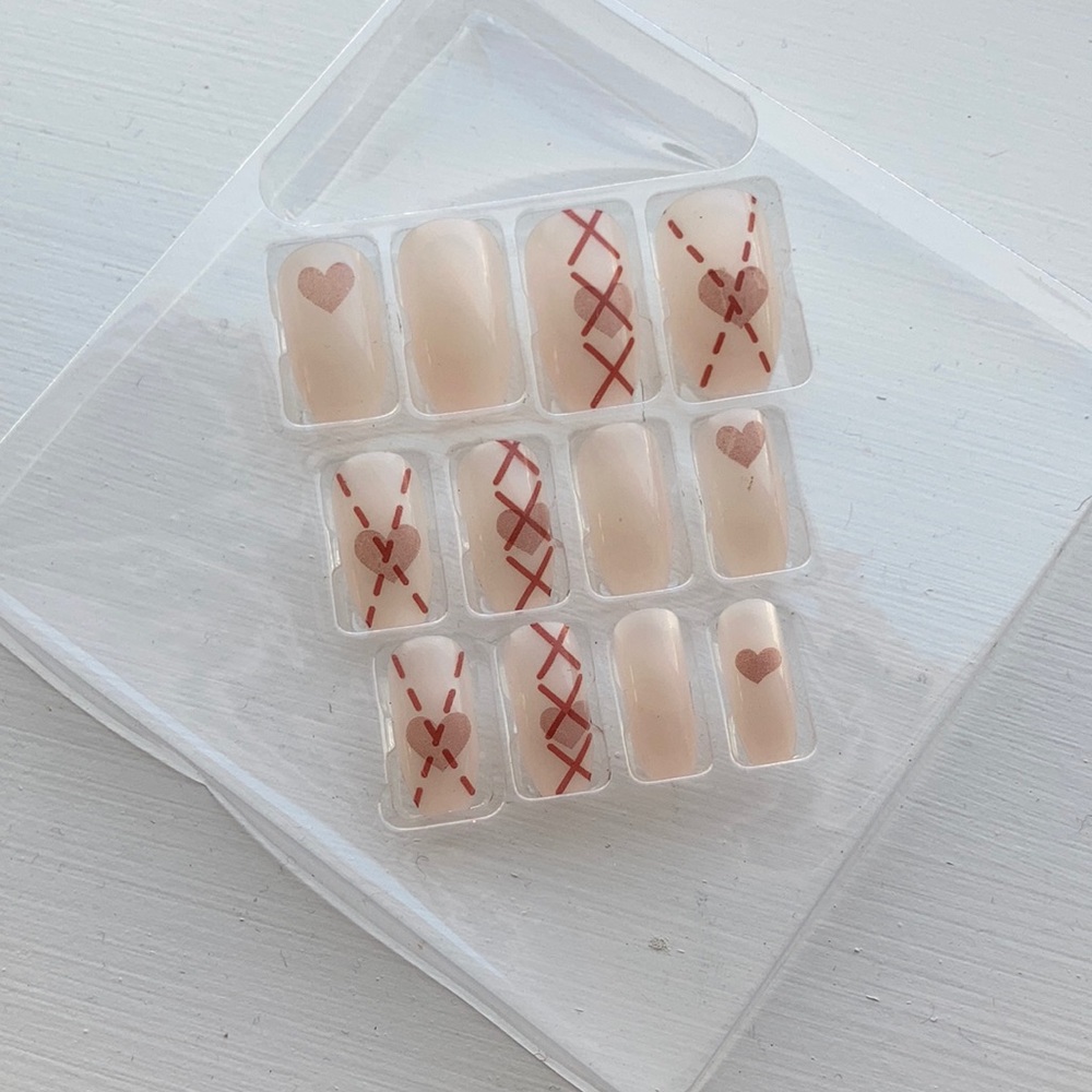 Press on nails